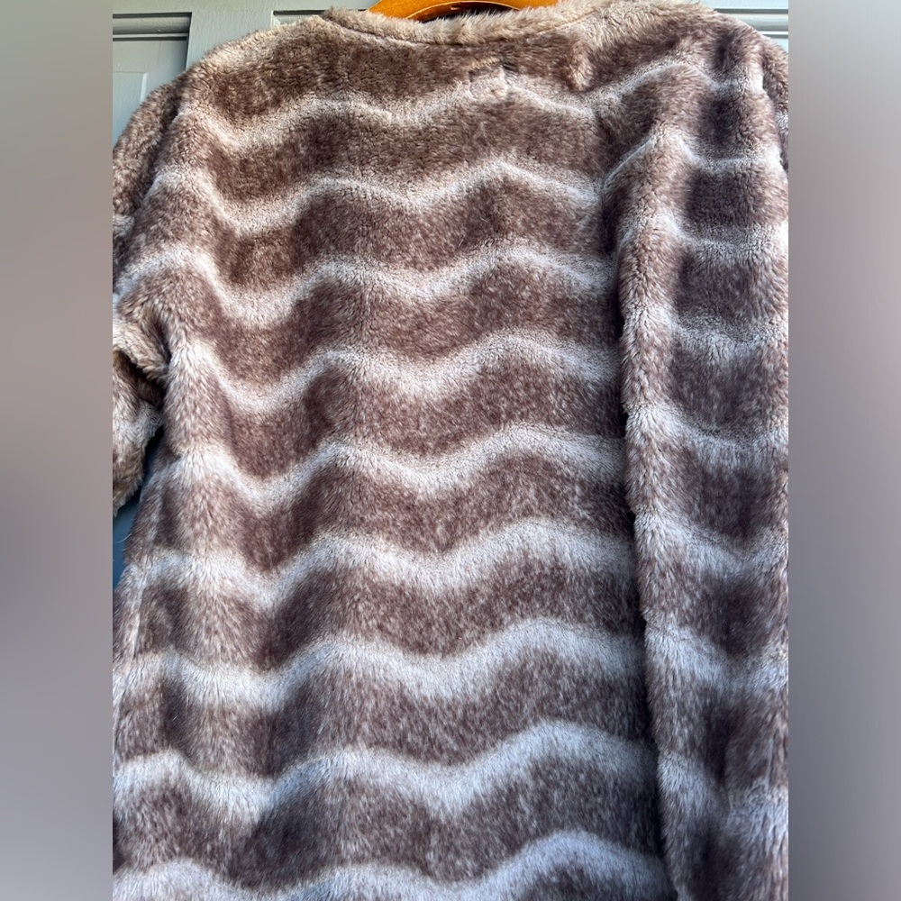 Dylan Tan Chevron stripe vintage drop shoulder pullover size S (faux fur) - Picture 6 of 13